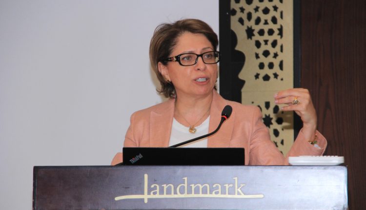 البلبيسي تؤكد أهمية تمكين وتأهيل القيادات الحكومية