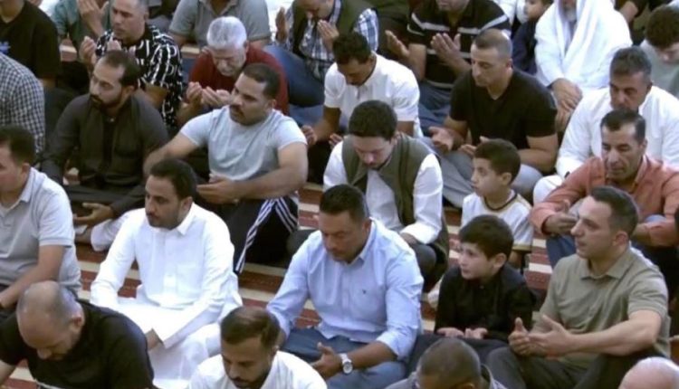 ولي العهد يؤدي صلاة الجمعة في مسجد الحسين بن طلال بعمان