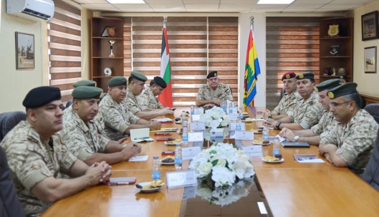 رئيس الأركان يطلع على جاهزية سلاح الصيانة الملكي