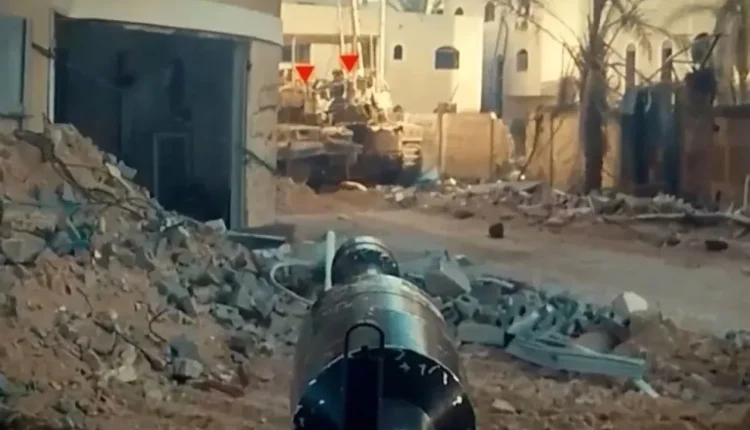 القسام تستهدف دبابتين إسرائيليتين وسط خان يونس
