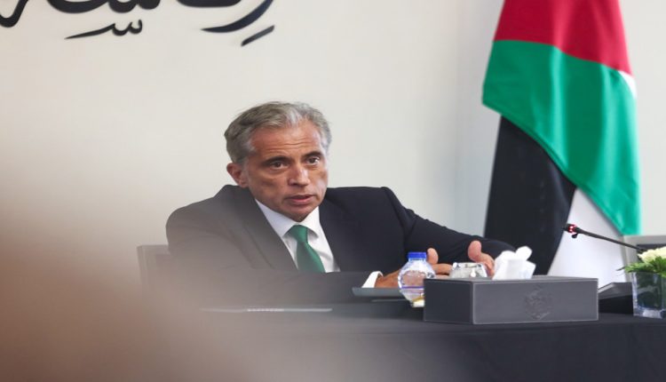 حسان يدعو إلى تفعيل المتسوق الخفي… ويجتمع بالأمناء العامين للوزارات ويحثهم على تحمل مسؤولياتهم