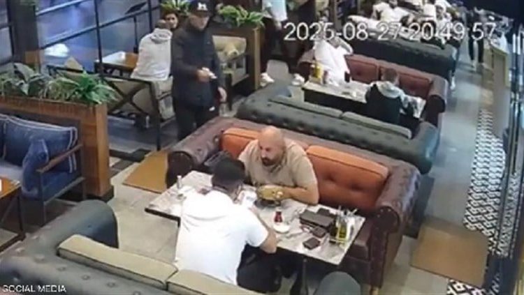 فيديو اغتيال رئيس نادٍ تركي برصاصة قاتلة من مسافة صفر داخل مقهى