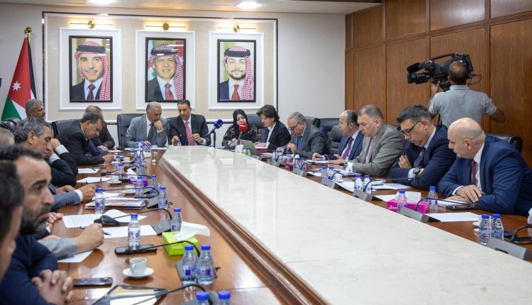 وزيرة السياحة والآثار تلتقي لجنتي “الاقتصاد والسياحة” النيابيتان وتستعرض الإجراءات الحكومية لدعم القطاع السياحي