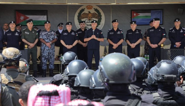 مدير الأمن العام يتابع اليوم التدريبي “عين الصقر” ويثني على كفاءة التشكيلات المشاركة