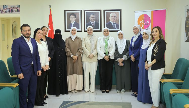 “ملتقى البرلمانيات الأردنيات” يزور “سيدات الأعمال والمهن”