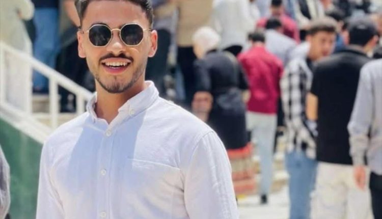 الأهل والأصدقاء يهنئون أحمد أبو بيدر بنجاحه في التوجيهي