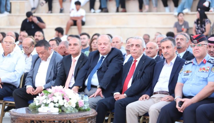 وزير الثقافة يوقد شعلة مهرجان الفحيص في دورته الثانية والثلاثين