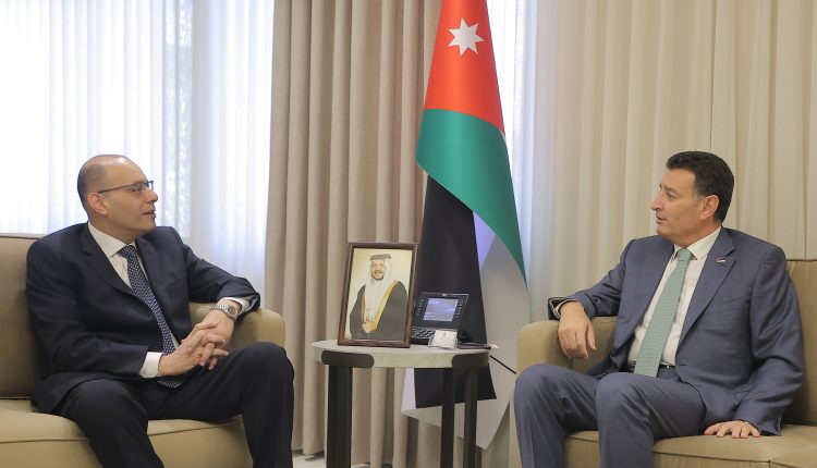 الصفدي يستقبل السفير المصري ويؤكد عمق العلاقات التاريخية بين البلدين