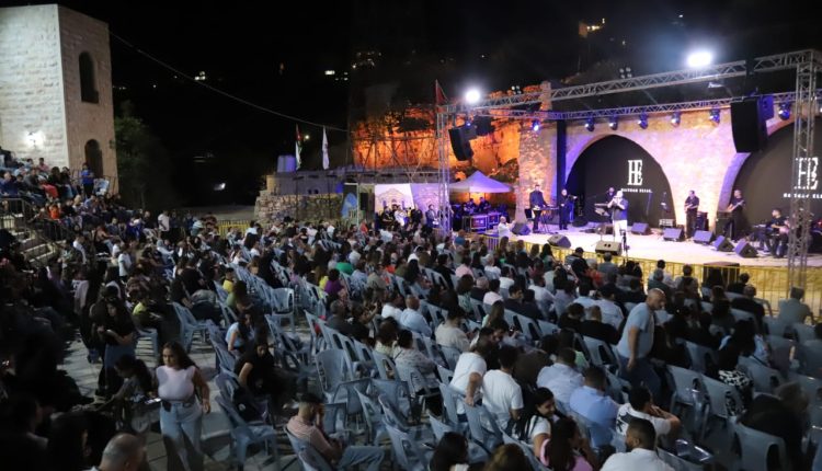 اسدال الستار على فعاليات “مهرجان الفحيص 32”.. الموعد عام 2026