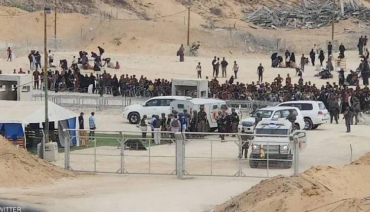 المبعوث الأمريكي  يزور غزة لتفقد مواقع المساعدات