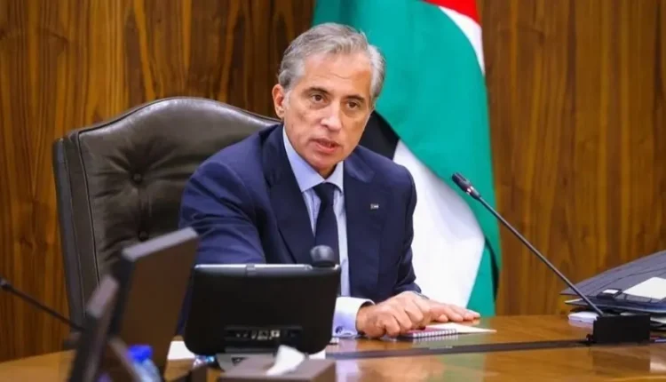 رئيس الوزراء يعمم بعدم التعامل مع غير أعضاء النقابة والعاملين في المؤسسات الإعلامية والصحفية المرخصة