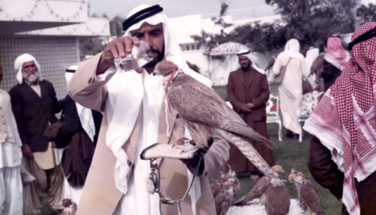 صدرت باللغتين العربية والإنجليزية  مجلة “الصقّار” تحتفي بالشيخ زايد في عددها الجديد  أبوظبي، 6 سبتمبر 2025