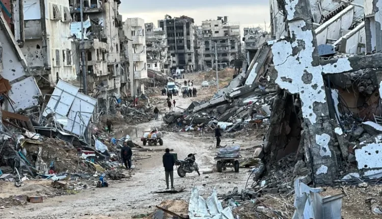 الاحتلال قصف مدينة غزة برا وجوا وبحرا ..  والنزوح يتواصل