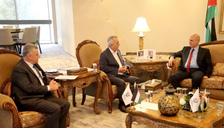 وزير الثقافة ونظيره الفلسطيني يؤكدان عمق العلاقة التاريخية بين الشعبين