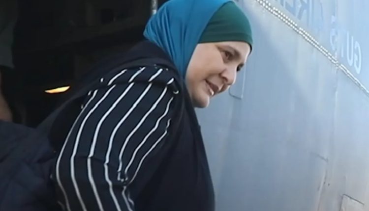 اختطفها الحوثي.. القصة الكاملة لعودة الأردنية لانا شكري كتاو إلى عمّان
