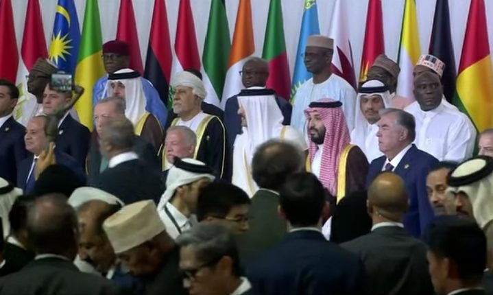 بالصور…بدء وصول القاده العرب الى الدوحه للمشاركه في القمة العربية الإسلامية الطارئة