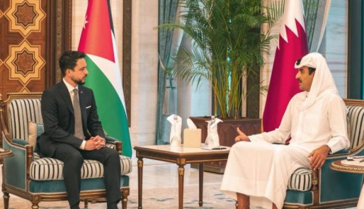 ولي العهد ينقل رسالة من الملك لأمير قطر