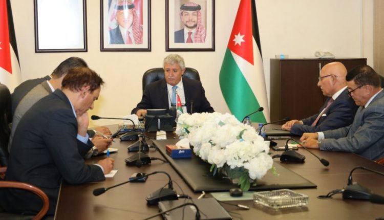 القطامين يبحث مع شركاء النقل خطط تطوير القطاع وتعزيز تشغيل الأردنيين
