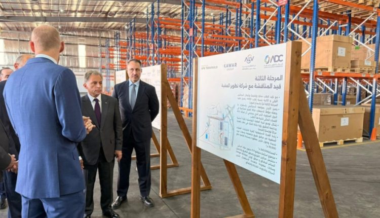 رئيس الوزراء يؤكد دعم الحكومة لخطط تطوير وتوسعة قرية العقبة اللوجستية