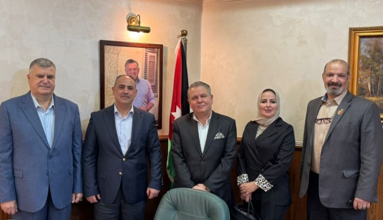أعضاء جمعية الكتاب الالكترونيين الأردنيين يلتقون مدير عام هيئة الإعلام .