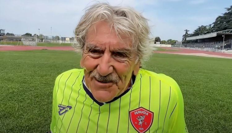 لاعب في سن 82 عاما..  يتدرب للعودة إلى الملاعب