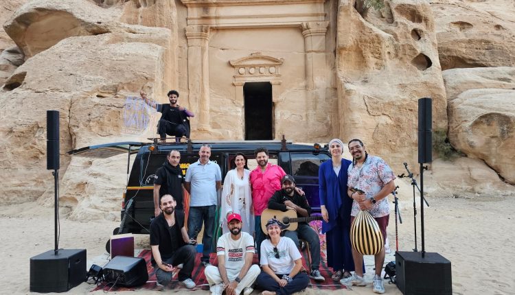 البترا تستضيف فعالية الحافلة الموسيقية “بوهو فان” في البترا الصغيرة