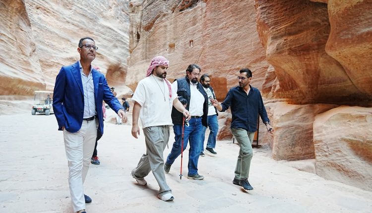 الفنان ناصيف زيتون يزور مدينة البترا ويشيد بجمالها كإحدى عجائب الدنيا السبع