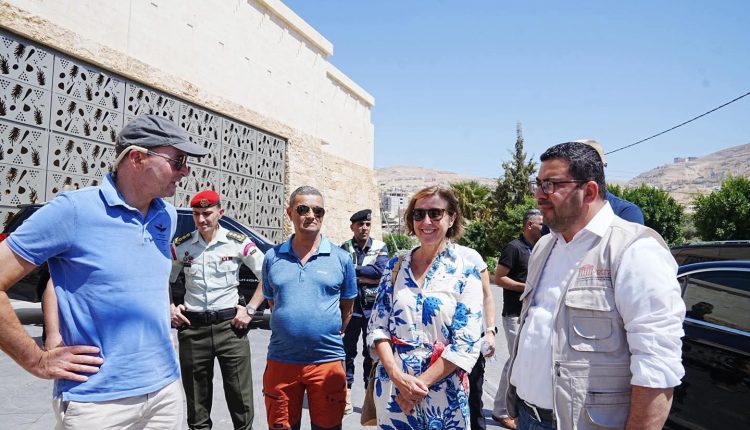 رئيس أركان قوات الدفاع البلجيكي يزور البترا