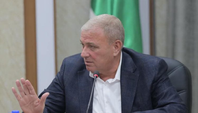 عطية يطالب بالكشف عن أسماء المتورطين ببيع المنتجات الفاسدة