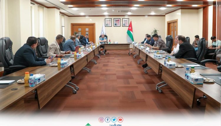 الرحاحلة يعقد اجتماعًا في العقبة لبحث خطط شركة توزيع الكهرباء لتحديث البنية التحتية وإنشاء محطة تحويل جديدة