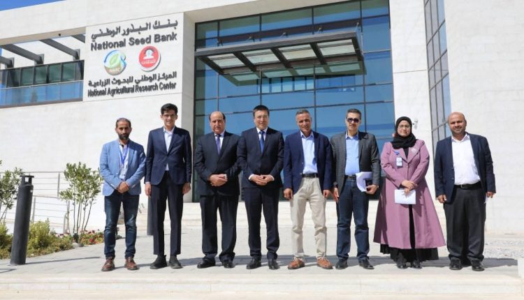 نائب وزير الزراعة الأوزبكستاني يطلع على التجربة الأردنية في مجال تطوير البحث العلمي