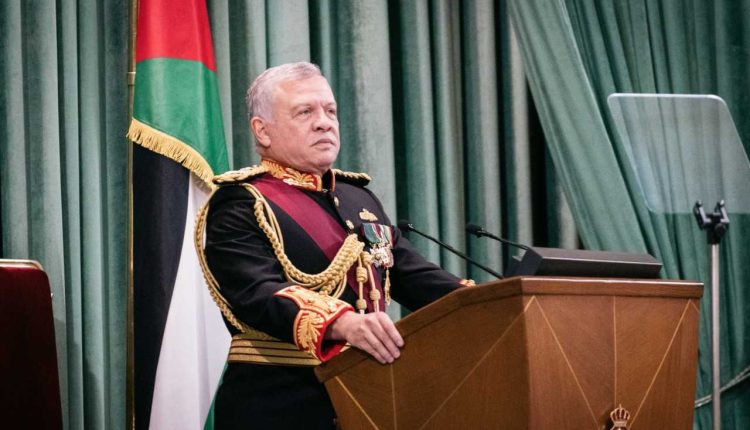 الملك: تغيرت الأزمات وبقي الأردن قويا