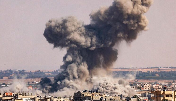 الاحتلال الإسرائيلي ألقى 153 طنًا من القنابل على غزة الأحد