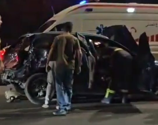 إصابة أربعة أشخاص اثر تصادم  بين اربع مركبات على طريق المطار