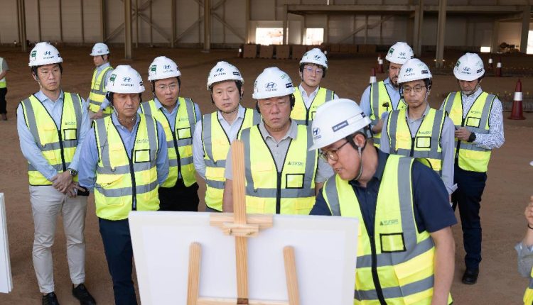 الرئيس التنفيذي لمجموعة هيونداي موتور، أويسون تشونغ، يلتقي صاحب السمو الملكي ولي العهد، ويستعرض بناء المصنع الجديد واستراتيجية نمو المجموعة