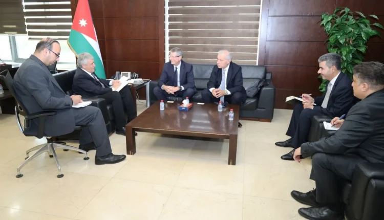 وزير النقل يلتقي رئيس مجلس الإدارة والمدير التنفيذي لمجموعة المطار الدولي