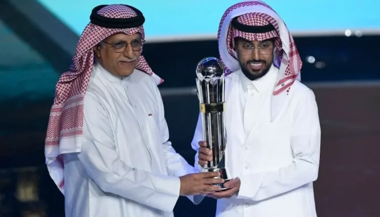 سالم الدوسري يفوز بجائزة أفضل لاعب في آسيا