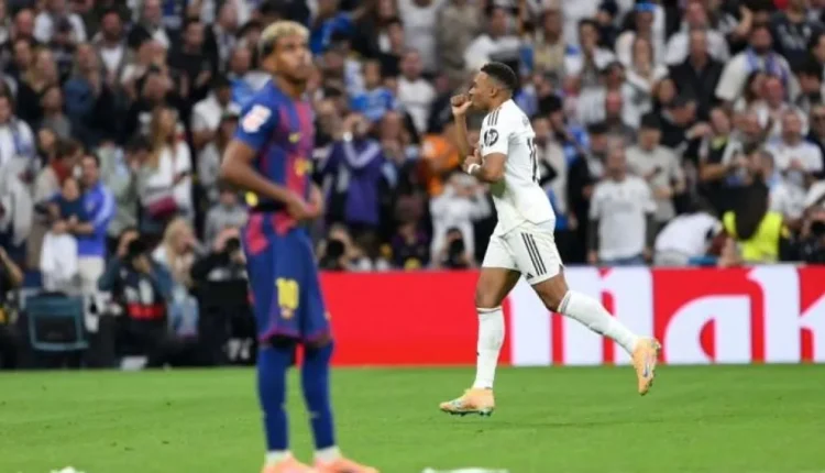 ريال مدريد انتصار مثير في الكلاسيكو ويصنعان التاريخ أمام برشلونة بنتيجة 2 – 1 )