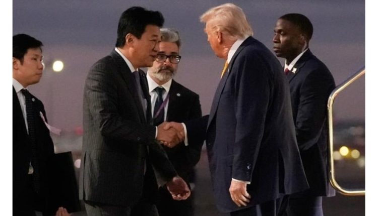الرئيس الامريكي يحظى باستقبال ملكي في اليابان وسط آمال هدنة تجارية مع الصين