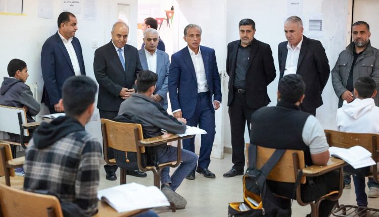 رئيس الوزراء يزور مدرسة الشوبك الزراعيَّة ضمن جولة ميدانية