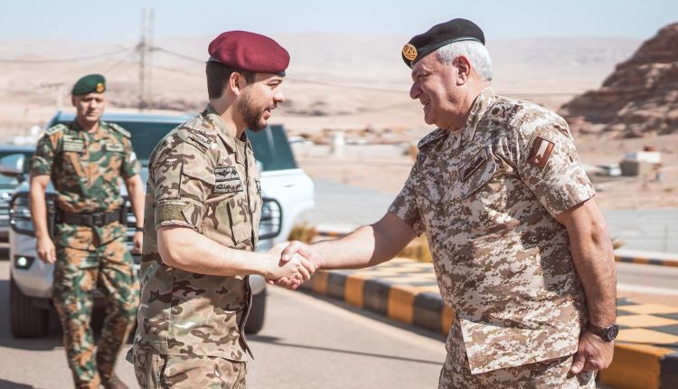 ولي العهد يتابع تمرينا لكتيبة التدخل السريع