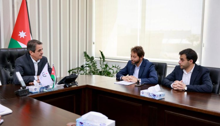 وزير الشباب يؤكد أهمية مأسسة العمل التطوعي وتعزيزه كثقافة وطنية