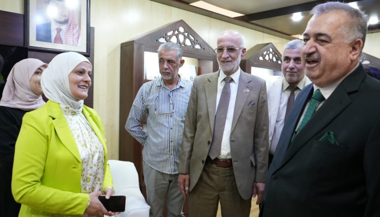 السفير العراقي لدى المملكة يزور معرض عمان الدولي للكتاب 