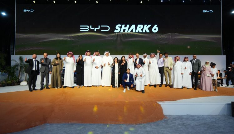 الفطيم BYD السعودية تكشف عن SHARK 6: أول شاحنة هجينة قابلة للشحن في المملكة العربية السعودية