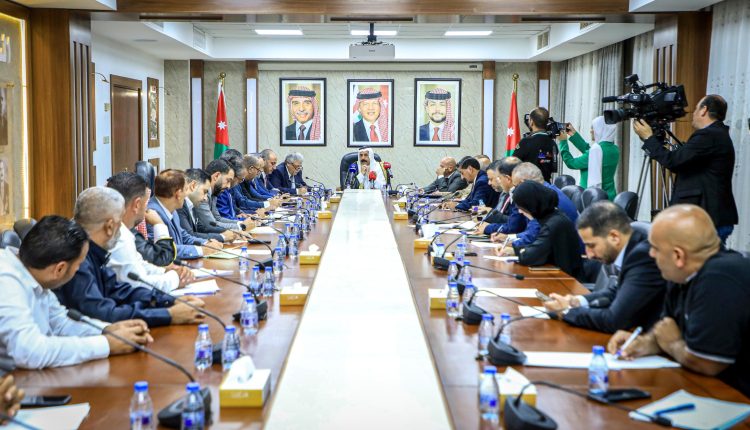 “النقل النيابية” تنجح في احتواء أزمة القلابات وتؤكد التوصل إلى تفاهمات حكومية لمعالجة المطالب