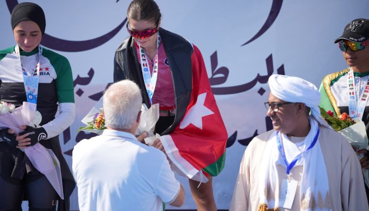 أردنية تحصد الميدالية الذهبية ضمن منافسات بطولة العرب لدراجات الطريق