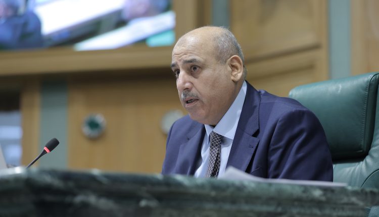 رئيس مجلس النواب مازن القاضي وأعضاء المكتب الدائم يعتذرون عن استقبال التهاني