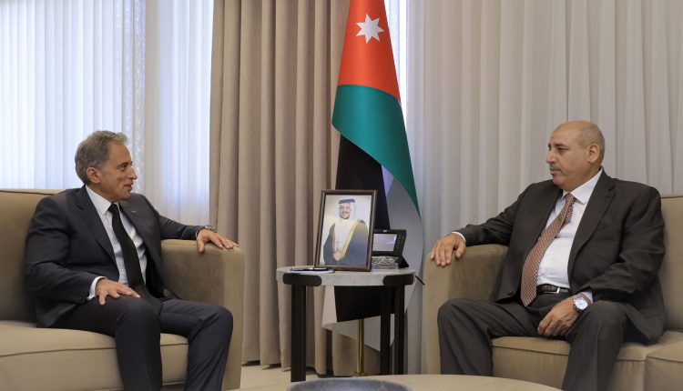 القاضي وحسان يؤكدان أهمية التعاون بين الحكومة والنواب تجسيداً للتوجيهات الملكية السامية