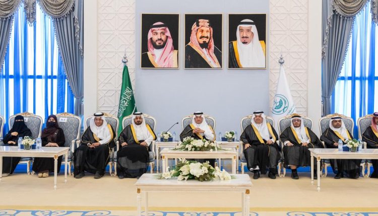 سمو محافظ الأحساء يكرّم مدارس المحافظة المتميزة