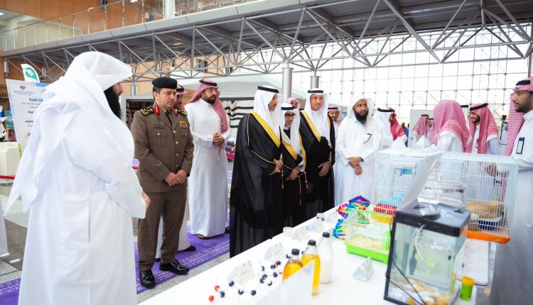 رئيس جامعة الإمام عبدالرحمن بن فيصل يفتتح المعرضين التعليميين الخامس والسادس بكلية الشريعة والقانون